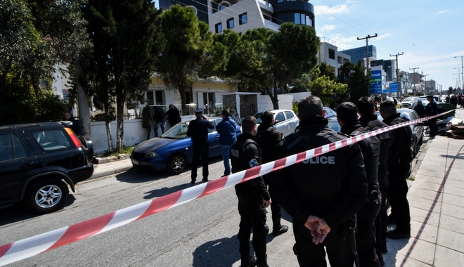 Τραγωδία στο Ελληνικό: Πρώην οικιακή βοηθός στο σπίτι η 60χρονη που πυροβόλησε ο απόστρατος