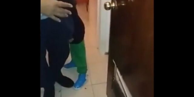 Βίλια Αττικής: Καταγγελία για φασιστική επίθεση με μολότοφ σε ξενοδοχείο με πρόσφυγες