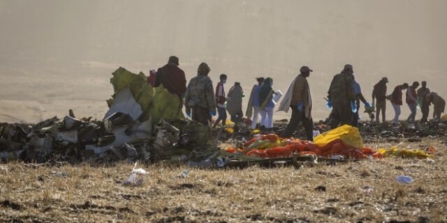Ethiopian Airlines: “Το αεροπλάνο έβγαζε καπνούς και πήρε απότομη κλήση πριν συντριβεί” λένε αυτόπτες μάρτυρες