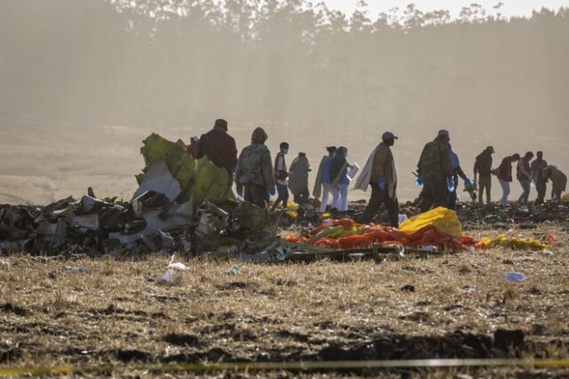 Ethiopian Airlines: “Το αεροπλάνο έβγαζε καπνούς και πήρε απότομη κλήση πριν συντριβεί” λένε αυτόπτες μάρτυρες