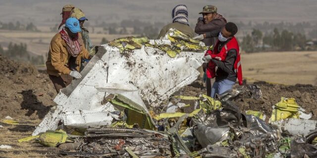 Ethiopian Airlines: Ανασύρθηκαν τα “μαύρα κουτιά” του μοιραίου Boeing 737