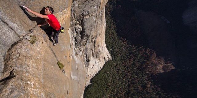 Free Solo: Πιο ακραίο από θρίλερ – Στα 915 μέτρα με γυμνά χέρια