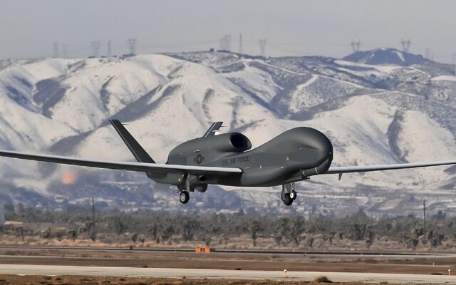 Οι Αμερικανοί φέρνουν και Global Hawk στη Λάρισα