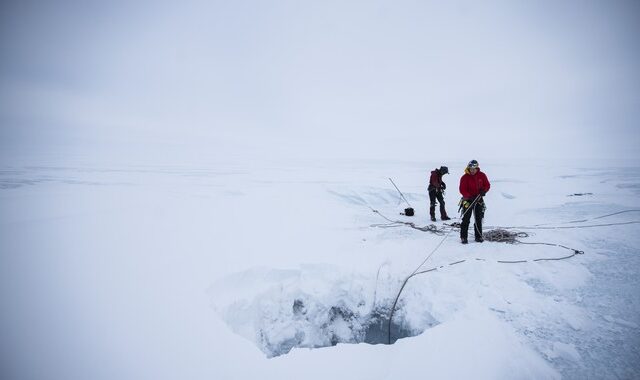 Κλιματική αλλαγή: Η βροχή λιώνει τους πάγους στη Γροιλανδία