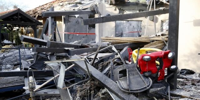 Πυρ του ισραηλινού στρατού κατά θέσεων της Χαμάς στη Γάζα