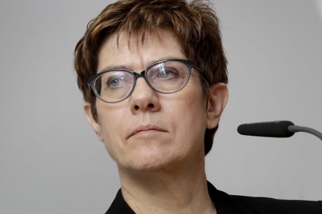 Ακατάλληλη για καγκελάριο θεωρούν οι μισοί Γερμανοί την Άνεγκρετ Κραμπ-Καρενμπάουερ