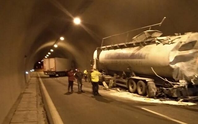 Σύγκρουση νταλίκας με βυτιοφόρο σε τούνελ της Κοζάνης