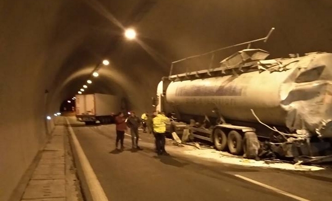 Σύγκρουση νταλίκας με βυτιοφόρο σε τούνελ της Κοζάνης