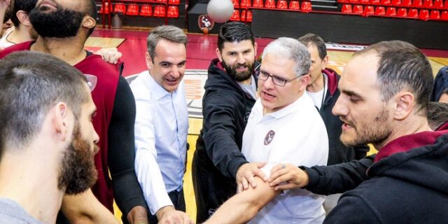 Ο Κ. Μητσοτάκης στην προπόνηση του Ηφαίστου στη Λήμνο