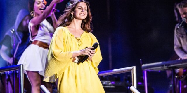 Lana Del Rey: Η νέα της ποιητική συλλογή στην τιμή του 1 δολαρίου