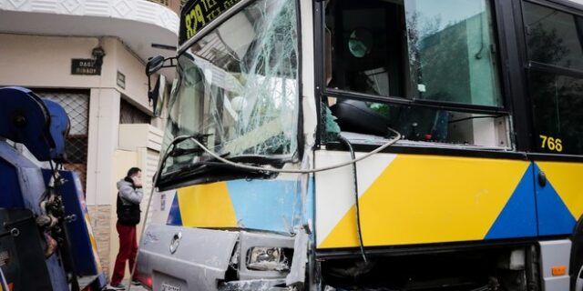Σύγκρουση λεωφορείων στο Αιγάλεω – Έντεκα τραυματίες