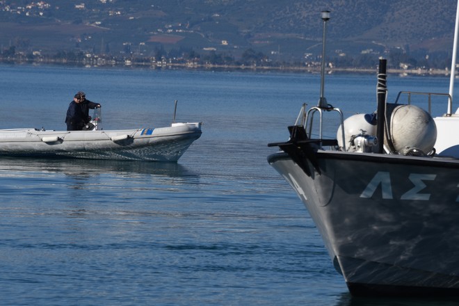 Ακυβέρνητο φορτηγό πλοίο νότια της Σύρου