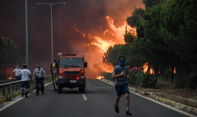 Πόρισμα για Μάτι: Οι σοκαριστικοί διάλογοι ΕΛΑΣ – Πυροσβεστικής – Λιμενικού που οδήγησαν στον εγκλωβισμό