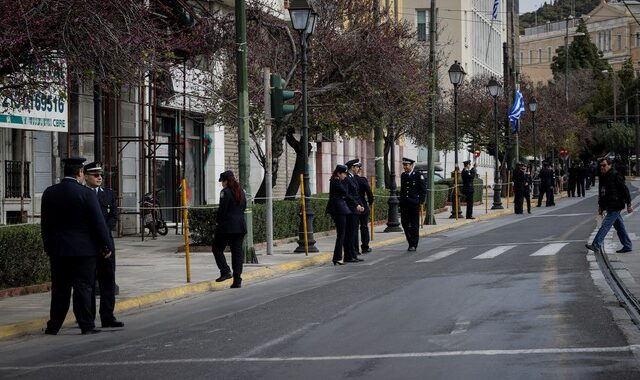 Προσαγωγές στο Σύνταγμα λίγο πριν την μαθητική παρέλαση