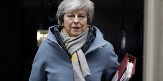 Brexit: Αυξάνεται η πίεση στην Τερέζα Μέι