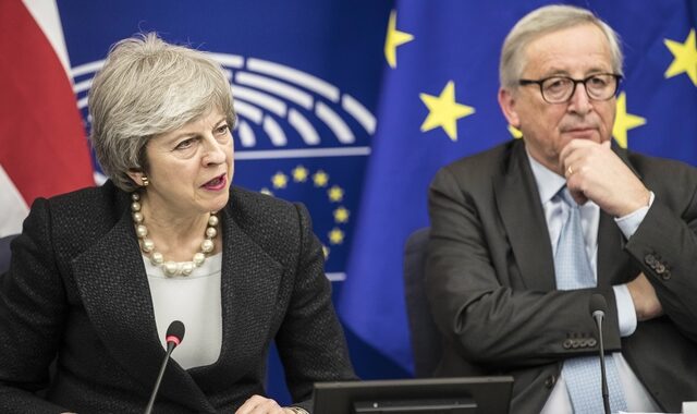 Brexit: Συμβιβασμό της τελευταίας στιγμής ανακοίνωσαν Μέι και Γιούνκερ