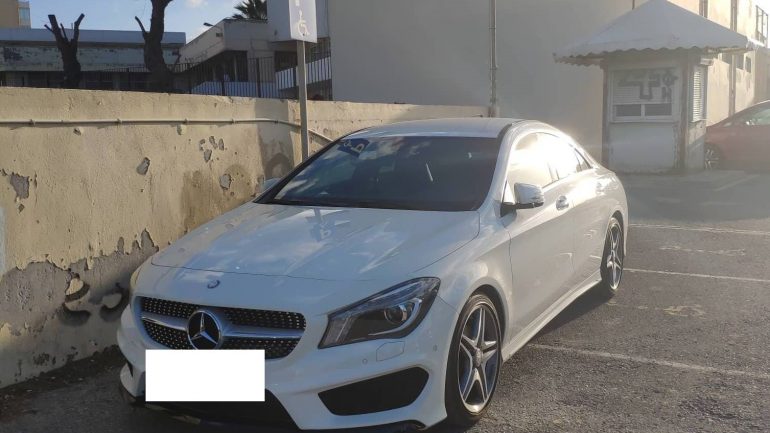 Ανελέητη γαϊδουριά: Πόσες θέσεις ΑμΕΑ “χρειάζονται” για να παρκάρει μια Mercedes;