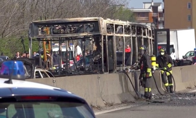 Ιταλία: Οδηγός πυρπόλησε λεωφορείο γεμάτο παιδιά