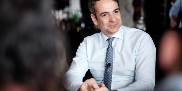 Μητσοτάκης σε Βέμπερ: Θα στηρίξουμε με συγκεκριμένα μέτρα τις Ελληνίδες