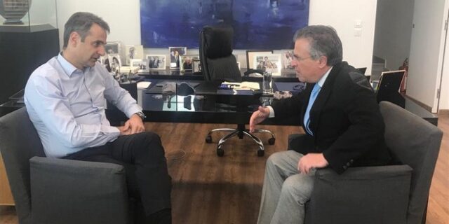 Συνάντηση Μητσοτάκη – Ντινόπουλου: Ο πρώην υπουργός δεν θα πάρει την έδρα της Β’ Αθηνών λόγω δημοτικών