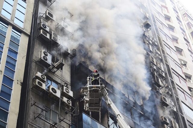 Μπανγκλαντές: Πυρκαγιά σε πύργο 22 ορόφων – 17 νεκροί