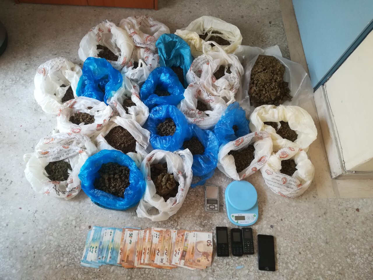 Εξαρθρώθηκε κύκλωμα διακίνησης ναρκωτικών στην ευρύτερη περιοχή του κέντρου της Αθήνας