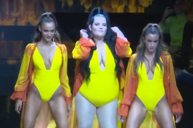 Η Netta της Eurovision κάνει πασαρέλα με μαγιό