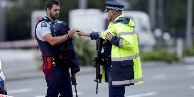 Βίντεο – ντοκουμέντο: Η στιγμή που οι δυο ήρωες αστυνομικοί συλλαμβάνουν τον δράστη
