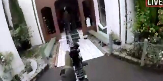 “Σφαγή” στη Νέα Ζηλανδία: Το βίντεο της επίθεσης – Ο μακελάρης σκότωνε σε ζωντανή μετάδοση στο Facebook