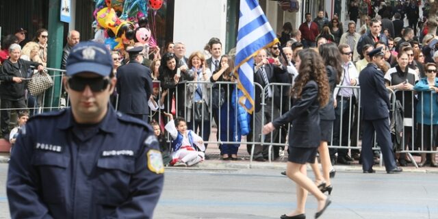 Ακροδεξιές κινήσεις ετοιμάζουν επιθέσεις σε πολιτικούς κατά τη διάρκεια των παρελάσεων