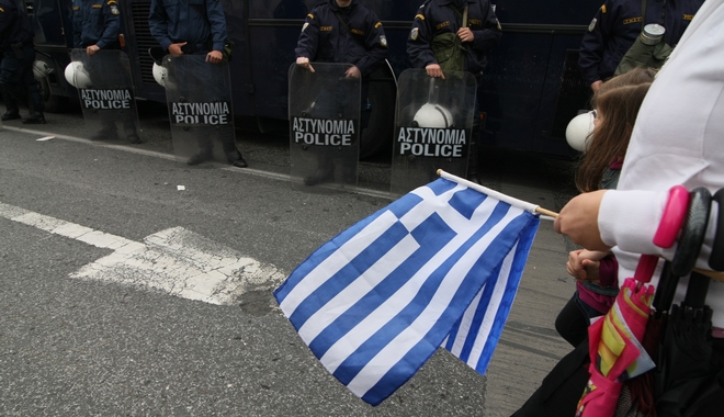 25η Μαρτίου: Επί ποδός 1.600 αστυνομικοί για τη στρατιωτική παρέλαση στην Αθήνα – Ποιοι δρόμοι κλείνουν