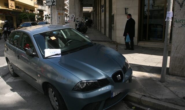 Η απίστευτη πατέντα του Δήμου Λέσβου για να μην παρκάρουν αυτοκίνητα