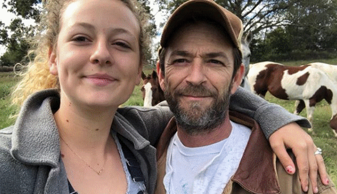 Luke Perry: Τι απαντά η κόρη του στις επιθέσεις για τον τρόπο πενθεί