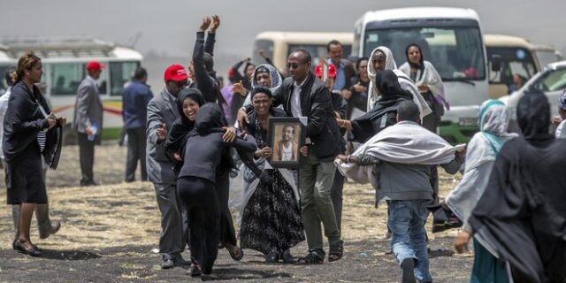 Συντριβή Boeing: Το αεροπλάνο φέρεται να είχε ασυνήθιστα υψηλή ταχύτητα