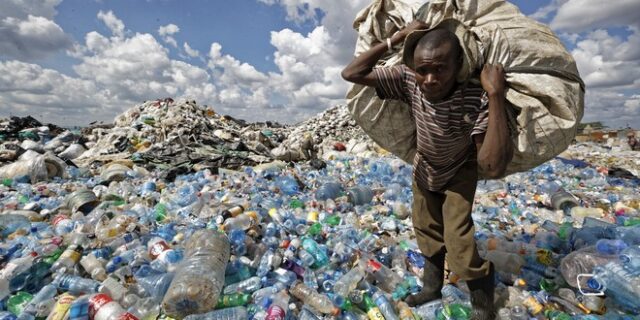 WWF: Προς διπλασιασμό της πλαστικής ρύπανσης των θαλασσών – “Μετεξεταστέα” η Ελλάδα