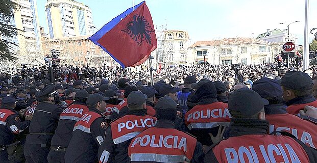 Νέες συγκρούσεις και επεισόδια στην Αλβανία