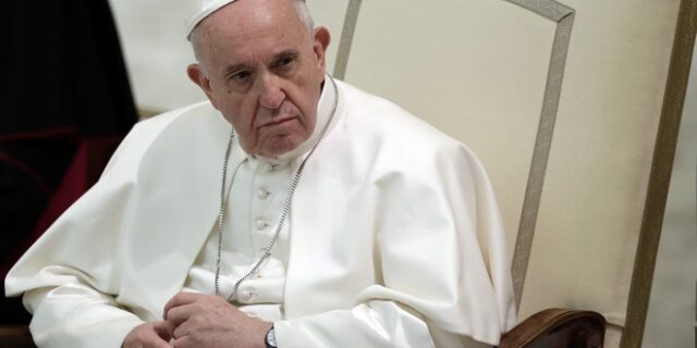 Ο πάπας Φραγκίσκος ζητά “συλλογική απάντηση” στην πρόκληση της κλιματικής αλλαγής