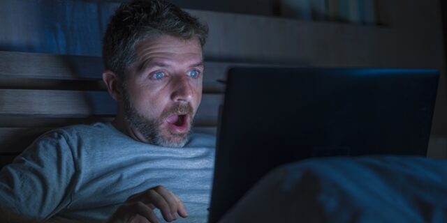 Γιατί την Τετάρτη μπήκαν όλοι στο Pornhub;