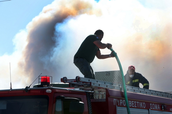 Σε εξέλιξη πυρκαγιά σε εργοστάσιο ζαχαροπλαστικής στο Σιδηρόκαστρο Σερρών