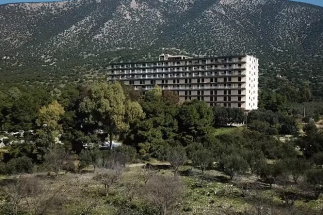 Σαλάντι Ξενοδοχείο Γυμνιστών: Τα λεηλατημένα Σόδομα και Γόμορρα της Ελλάδας