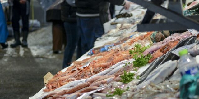 Καθαρά Δευτέρα: “Τσιμπημένο” το καλάθι – Στα 60,40 ευρώ το μέσο κόστος