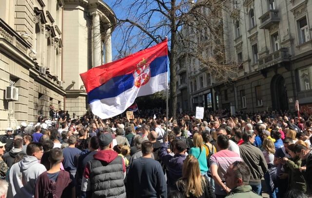 Καζάνι που βράζει η Σερβία: Απέκλεισαν τον Βούτσιτς στο προεδρικό