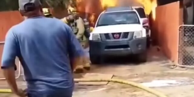 Πατέρας εισβάλει στο φλεγόμενο σπίτι του για να σώσει τον σκύλο του