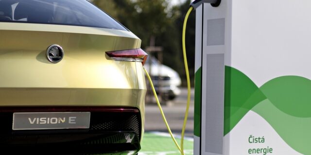 Η SKODA κατασκευάζει 7.000 σημεία ηλεκτρικής φόρτισης στην Τσεχία