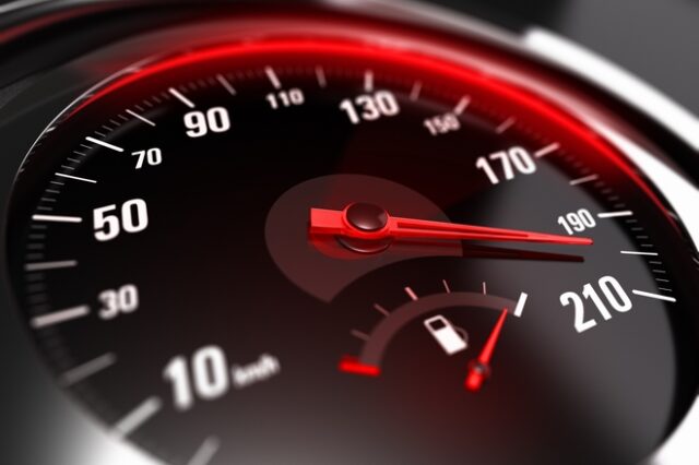 Ανώτατο όριο ταχύτητας αυτοκινήτων τα 180 χλμ./ώρα; Κι όμως…