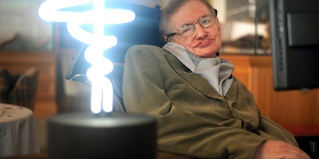 Ένα νόμισμα προς τιμήν του Στίβεν Χόκινγκ