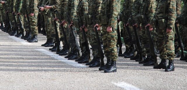 Νομοσχέδιο ΥΠΕΘΑ: Ρυθμίσεις για αναβολές και μειωμένο ωράριο εργασίας για στρατιωτικούς