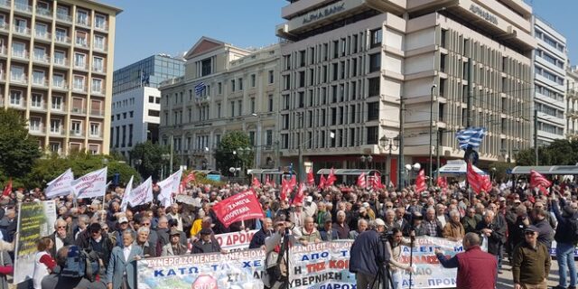 Πορεία προς το Μέγαρο Μαξίμου από συνταξιούχους – Ζητούν συνάντηση με Τσίπρα
