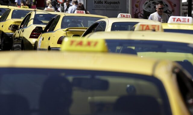 Συνελήφθησαν 10 οδηγοί ταξί με πλαστά διπλώματα και πειραγμένες ταμιακές