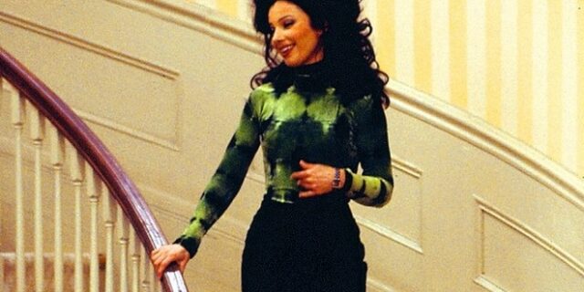 Όλες οι εκκεντρικές εμφανίσεις της “Νταντά Αμέσου Δράσεως”: Βρες το έργο τέχνης